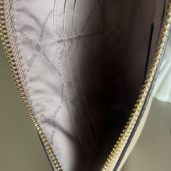 Michael Kors Jet Set Wristlet Tan Zipper Clutch - Picture 9 of 9